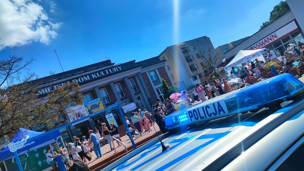 Policjanci z Mikołowa edukują najmłodszych podczas wakacji