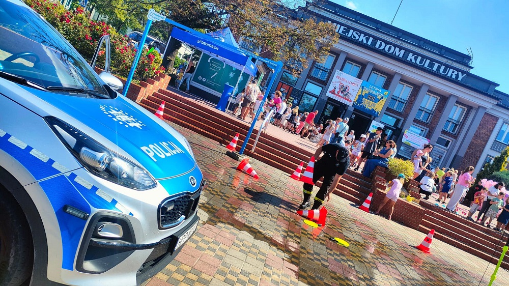 Policjanci z Mikołowa edukują najmłodszych podczas wakacji