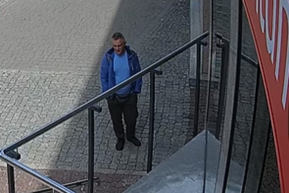 Zniszczenie mienia w Katowicach. Policja publikuje wizerunek podejrzanego