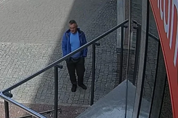 Zniszczenie mienia w Katowicach. Policja publikuje wizerunek podejrzanego