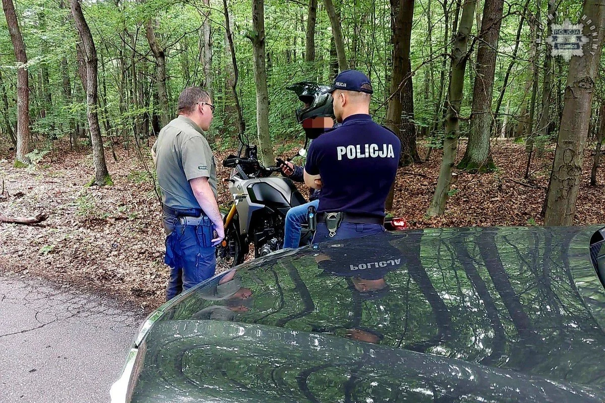 Wakacyjne patrole w lasach Katowic – policja i leśnicy pilnują porządku
