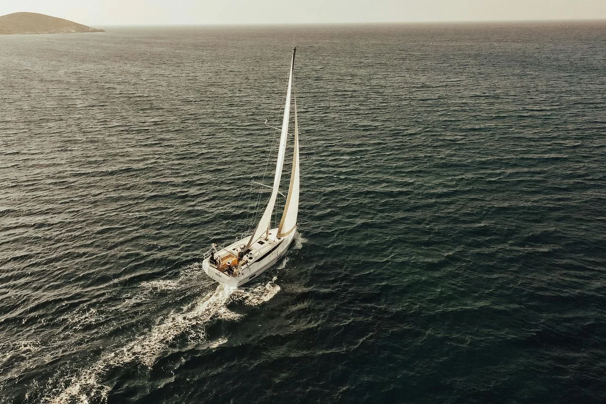 W jakim wieku warto wysłać dziecko na obóz żeglarski? Praktyczny poradnik dla rodziców