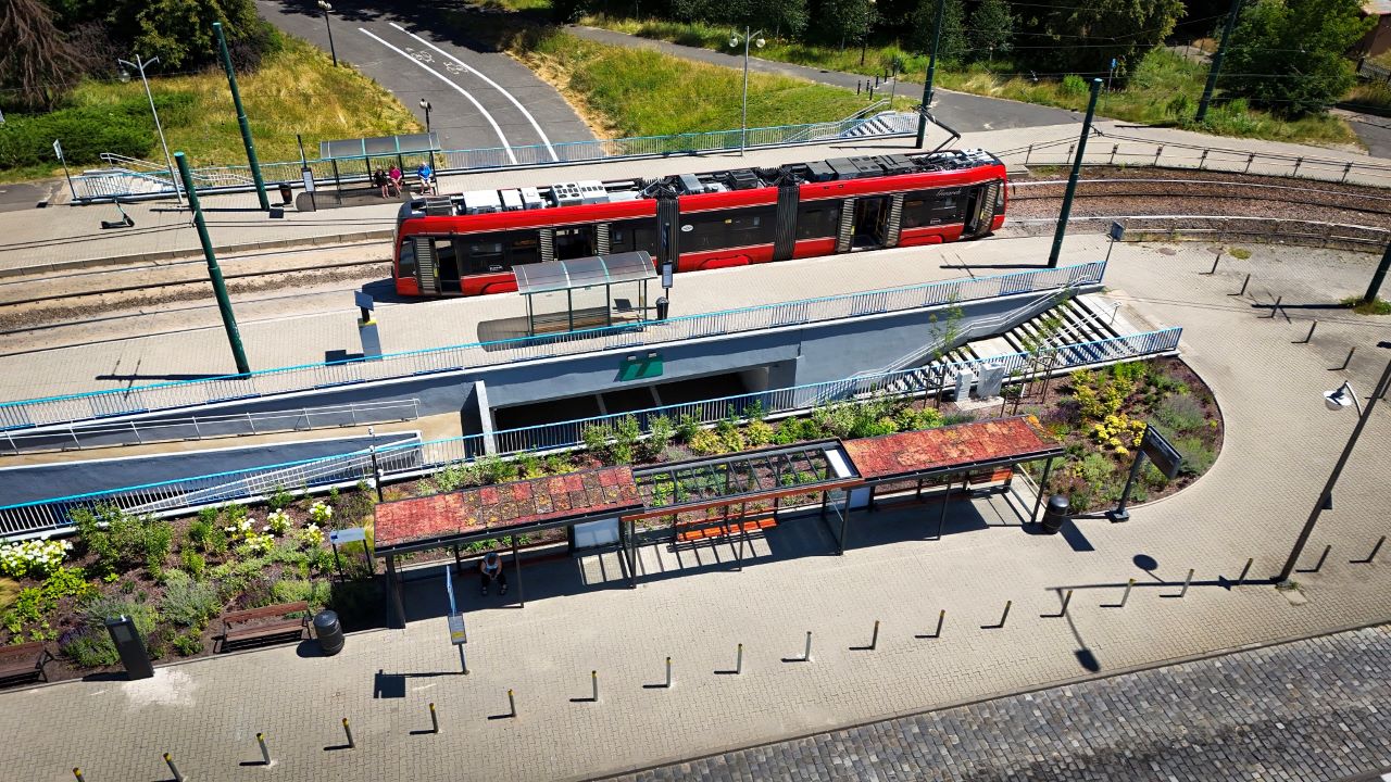 Cztery zielone przystanki w Katowicach: cieszą oko i monitorują jakość powietrza