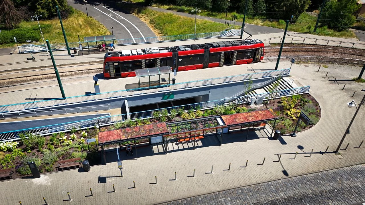 Cztery zielone przystanki w Katowicach: cieszą oko i monitorują jakość powietrza