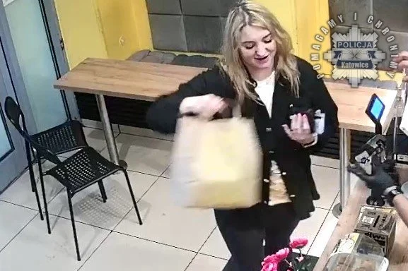 Zapłaciła 1500 zł z cudzej karty płatniczej. Policja publikuje wizerunek podejrzanej