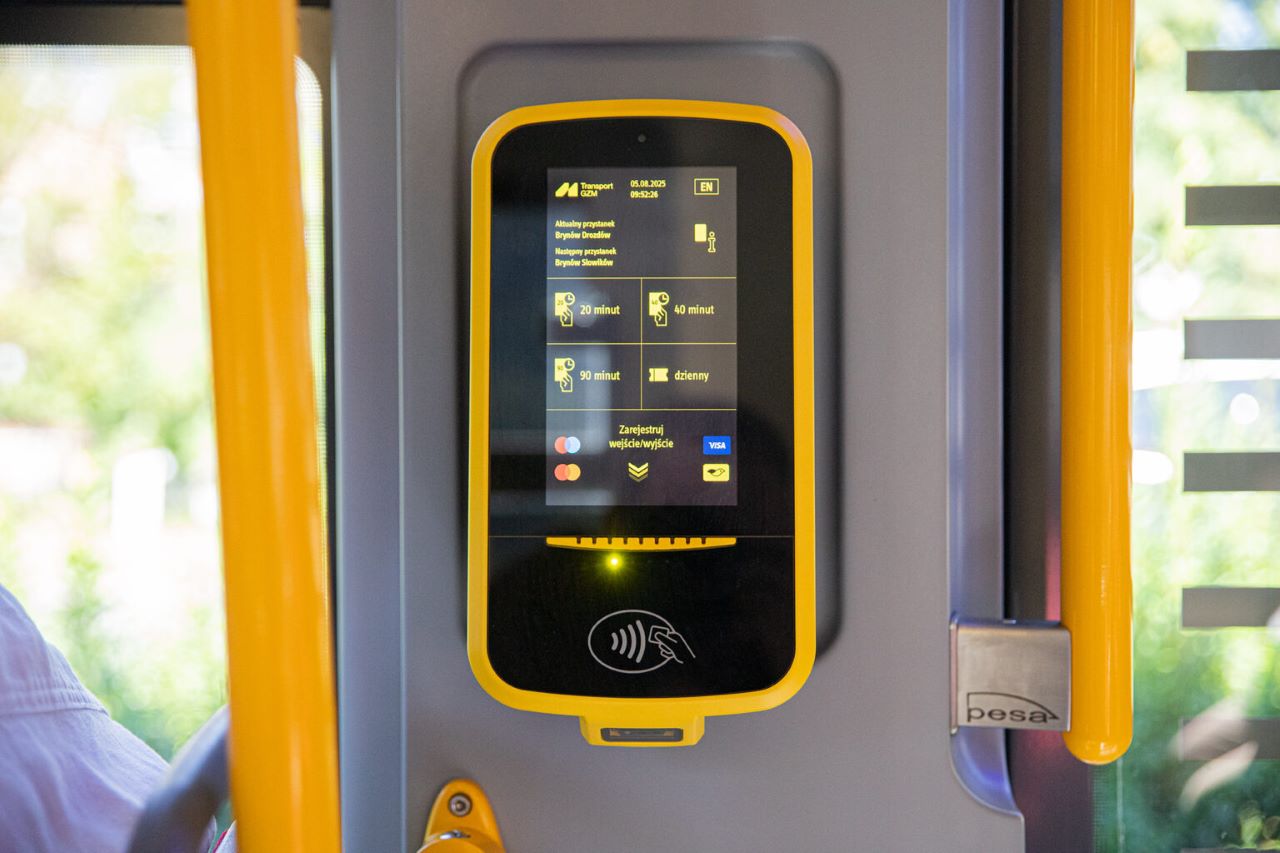 Płatność kartą już we wszystkich pojazdach Transport GZM