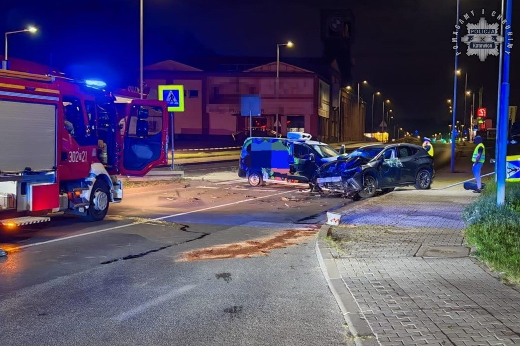 Pijany kierowca jechał pod prąd i spowodował zderzenie czołowe – trzy osoby ranne