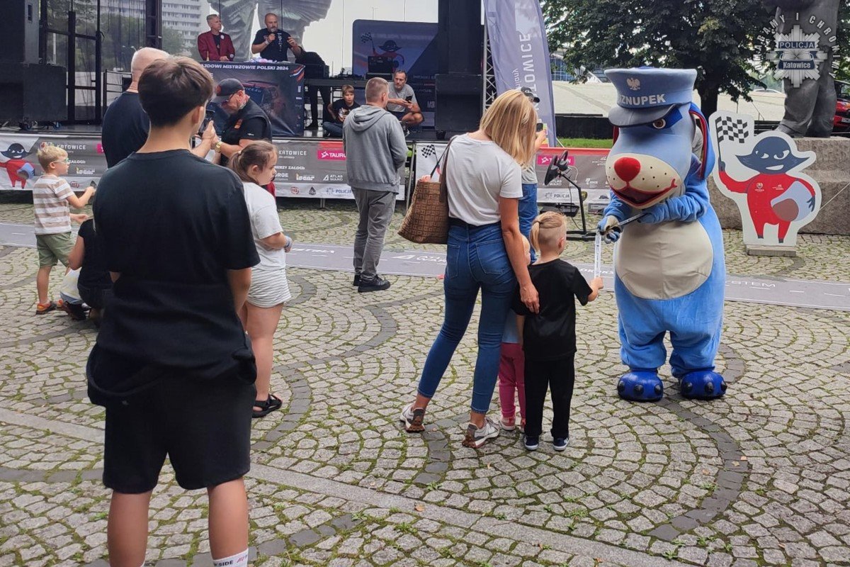 Katowiccy policjanci po raz kolejny wzięli udział w Pikniku z Bebokiem
