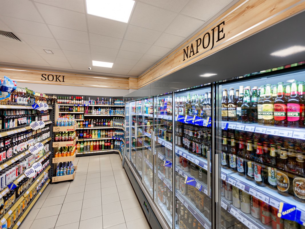 O czym pamiętać przy zakupie mebli sklepowych?