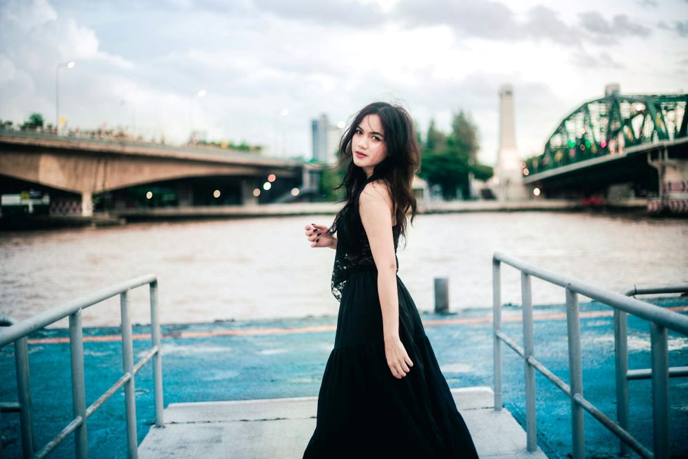 Sukienki boho – jak stworzyć swój własny styl wolności