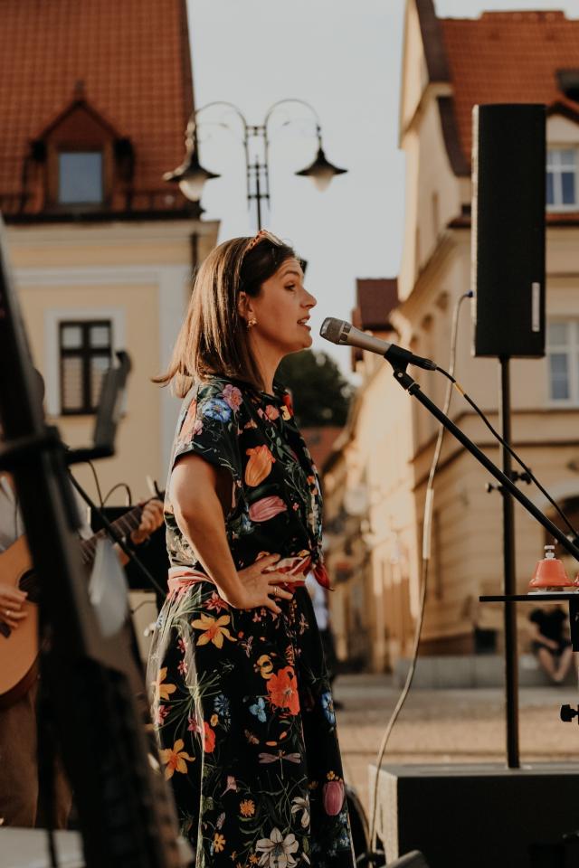 Czerwone Krzesło na Rynku 1