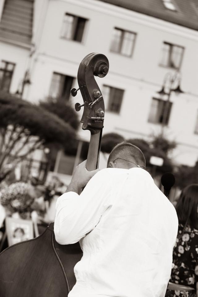 Czerwone Krzesło na Rynku 9