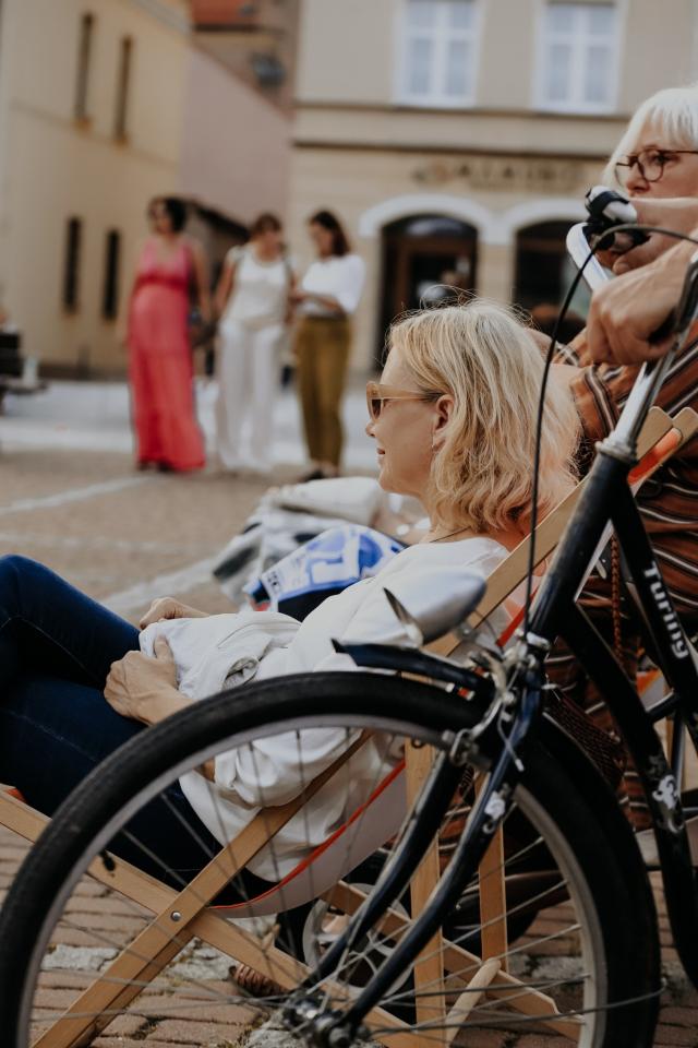 Czerwone Krzesło na Rynku 16