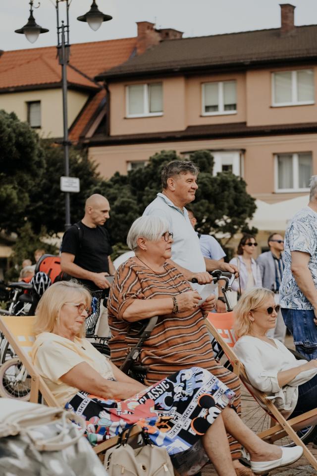 Czerwone Krzesło na Rynku 17