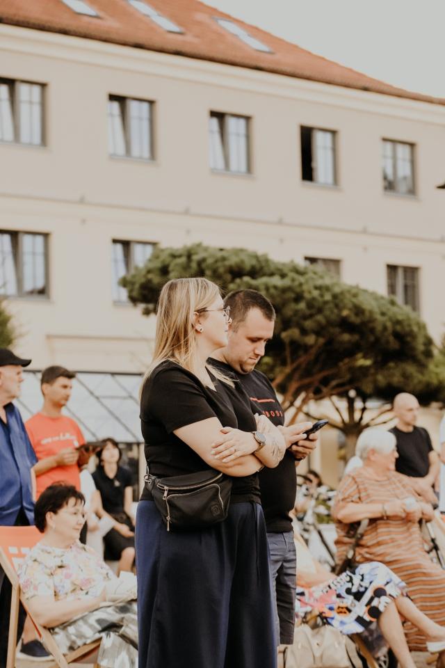 Czerwone Krzesło na Rynku 18