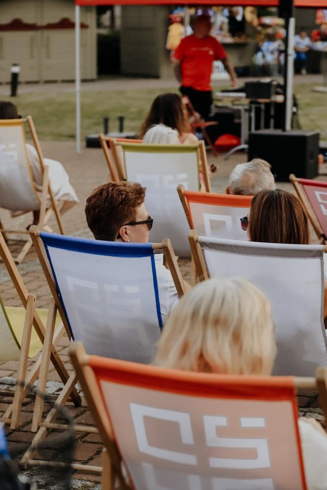 Czerwone Krzesło na Rynku 26