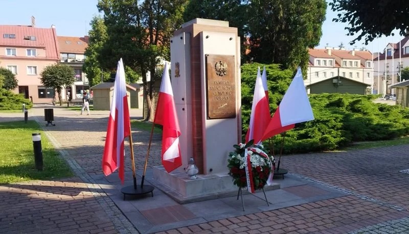 Święto Wojska Polskiego – hołd dla bohaterów na Pomniku Pamięci w Żorach