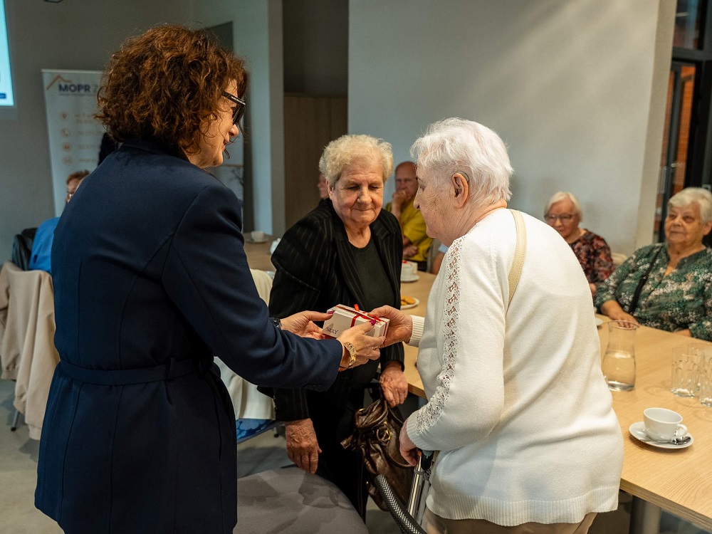 Zabrze rozszerza program opasek bezpieczeństwa dla seniorów – 170 nowych opasek!