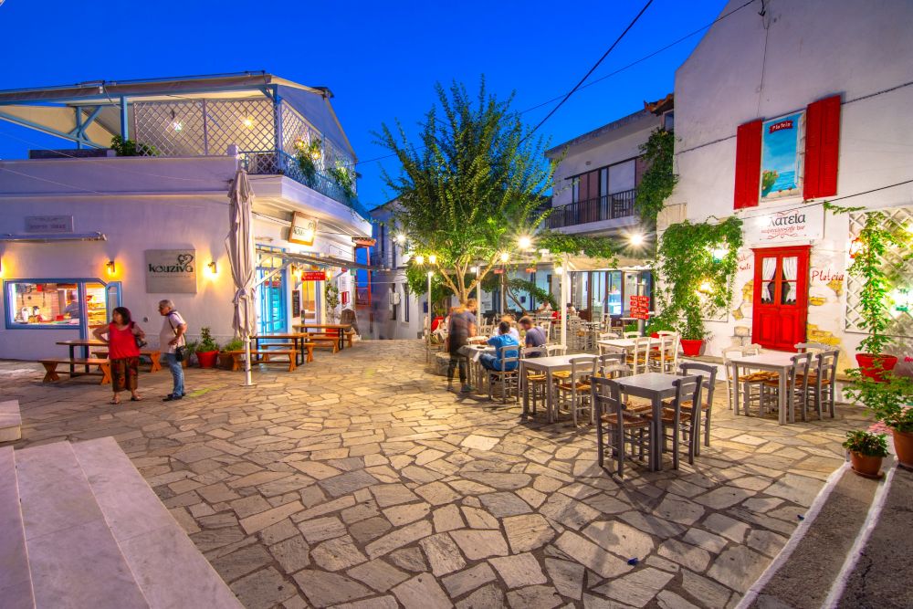 Greckie perełki ukryte wśród fal – poznaj najpiękniejsze atrakcje trzech wysp