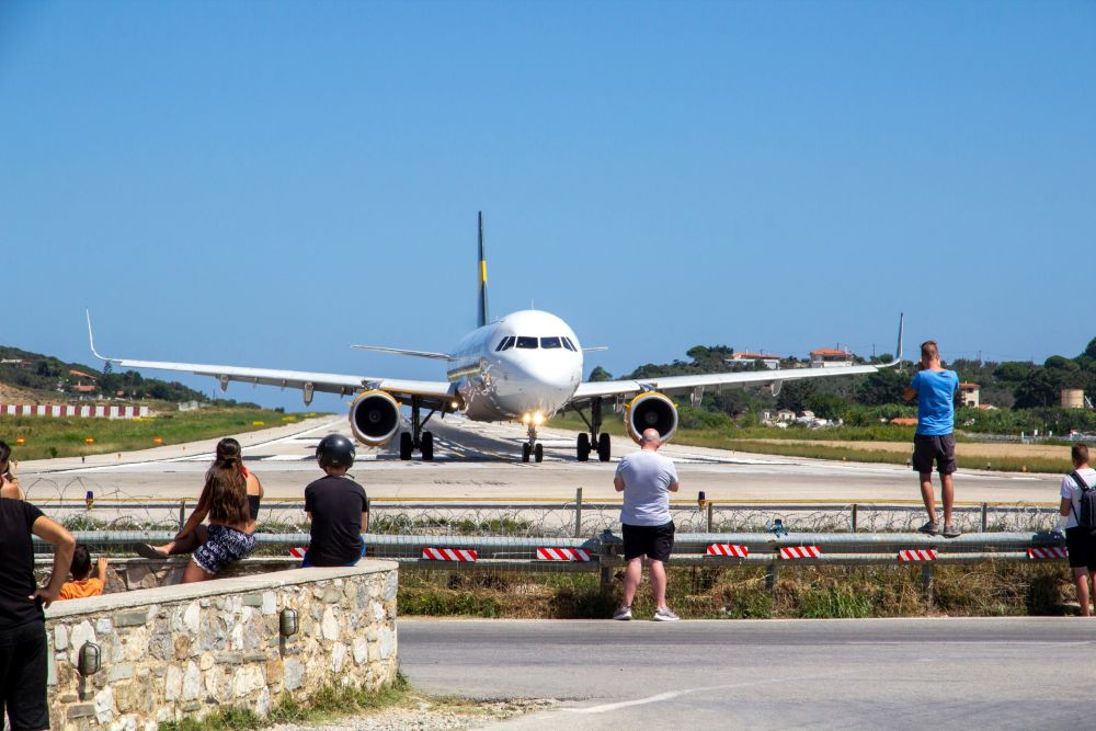 Greckie perełki ukryte wśród fal – poznaj najpiękniejsze atrakcje trzech wysp