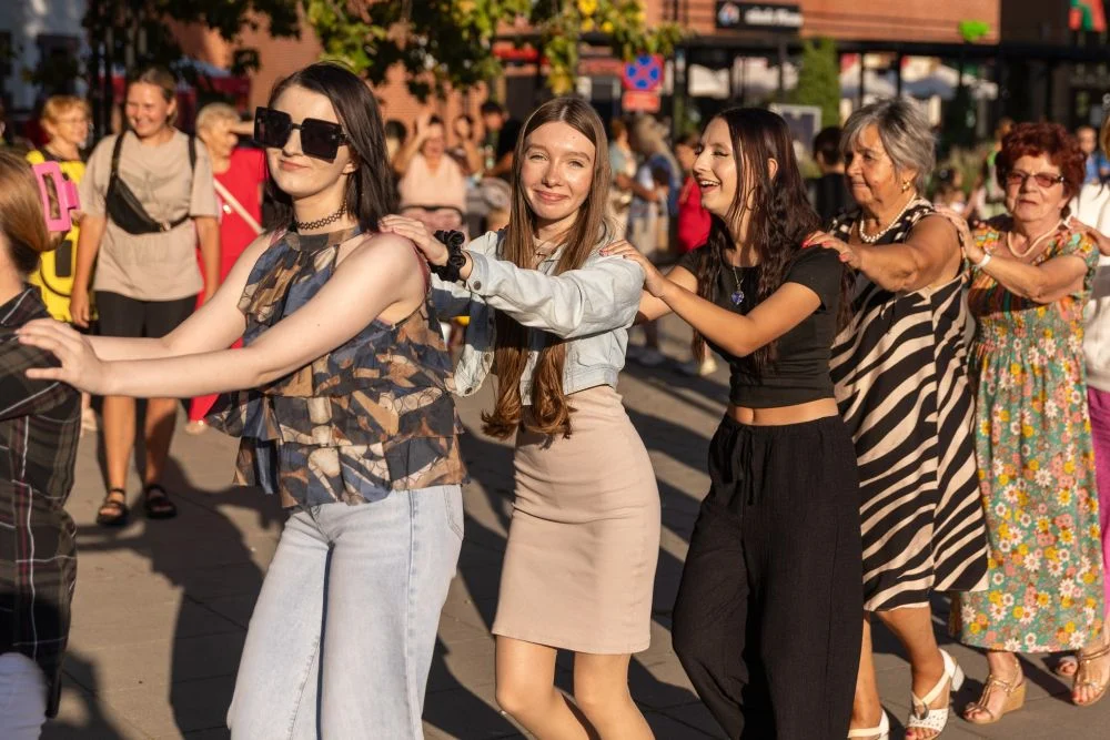 Tak się bawi Zabrze! Za nami kolejna potańcówka na Placu Teatralnym [ZDJĘCIA]