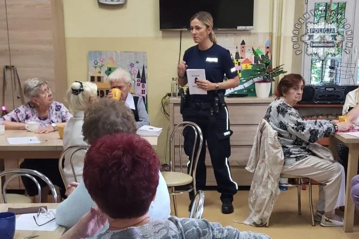 Świętochłowiccy policjanci ostrzegają seniorów przed oszustami