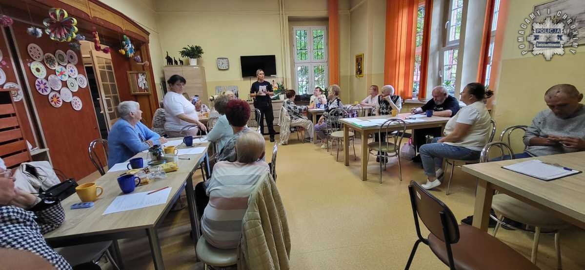 Świętochłowiccy policjanci ostrzegają seniorów przed oszustami