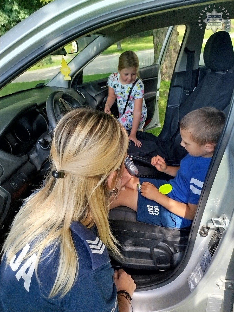 Śniadanie na trawie – policjanci w sportowym rytmie dbali o bezpieczeństwo