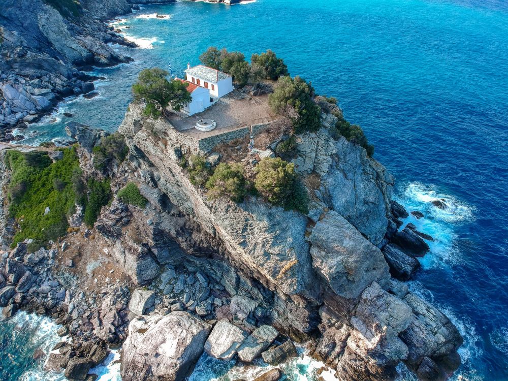 Trzy wyspy, trzy oblicza Grecji – poznaj Skopelos, Skiathos i Kefalonię z innej strony