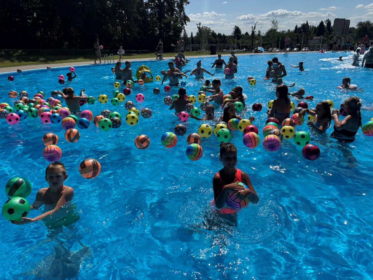 Splash Party na "Skałce" przyciągnęło tłumy i wywołało mnóstwo radości! [ZDJĘCIA]