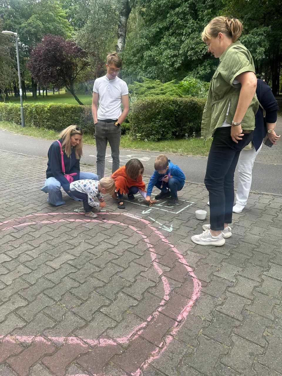 Śniadanie na trawie w Świętochłowicach w stylu retro. Tak bawili się mieszkańcy!