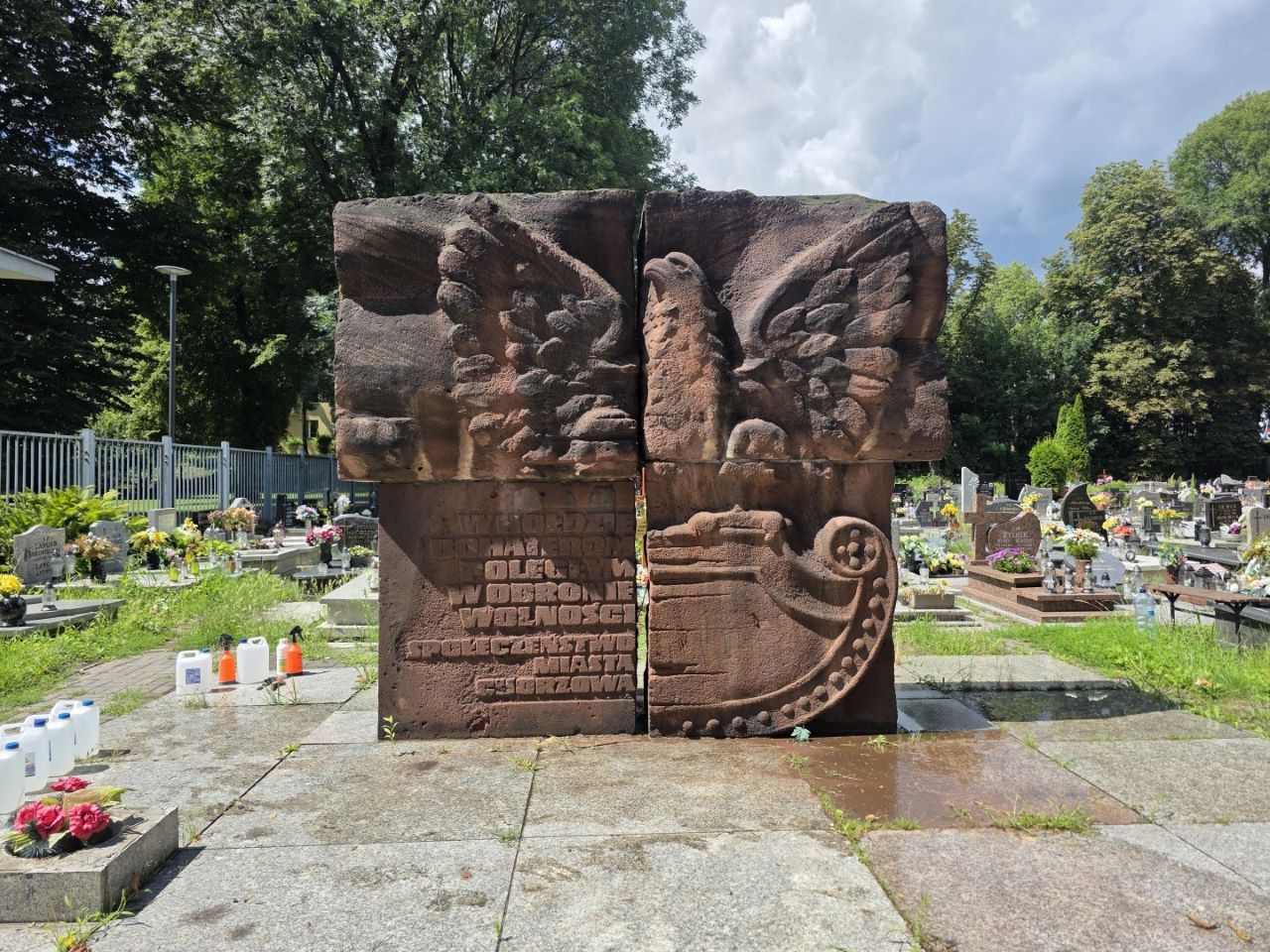 Trwa renowacja Grobu Zbiorowego Wojennego 28 żołnierzy Wojska Polskiego