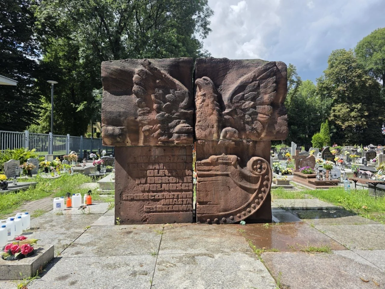 Trwa renowacja Grobu Zbiorowego Wojennego 28 żołnierzy Wojska Polskiego