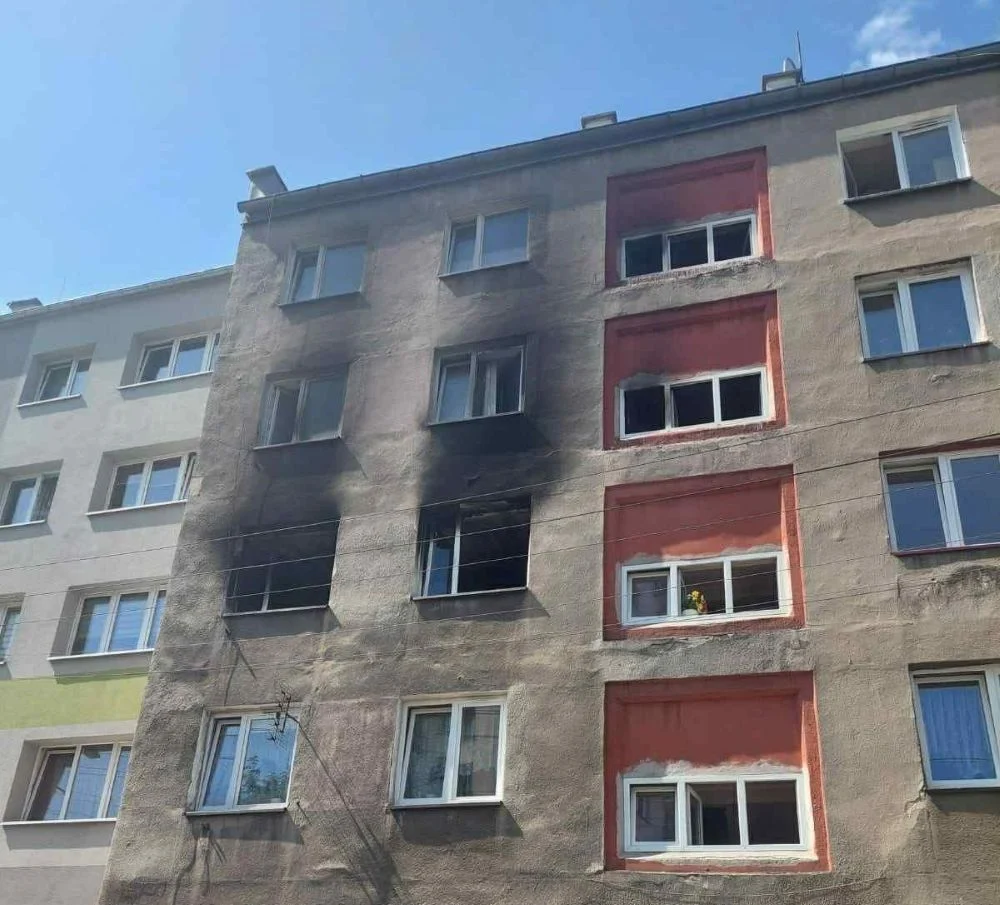 W bloku mieszkalnym w Chorzowie wybuchł tragiczny pożar. Jedna osoba nie żyje