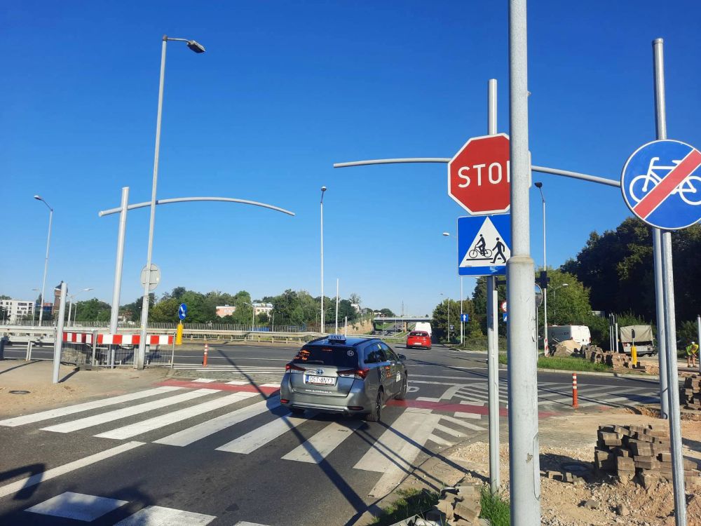 Nowa sygnalizacja świetlna powstaje na skrzyżowaniu przy ulicy Dąbrowskiego