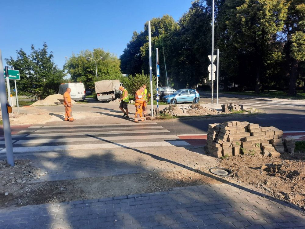 Nowa sygnalizacja świetlna powstaje na skrzyżowaniu przy ulicy Dąbrowskiego