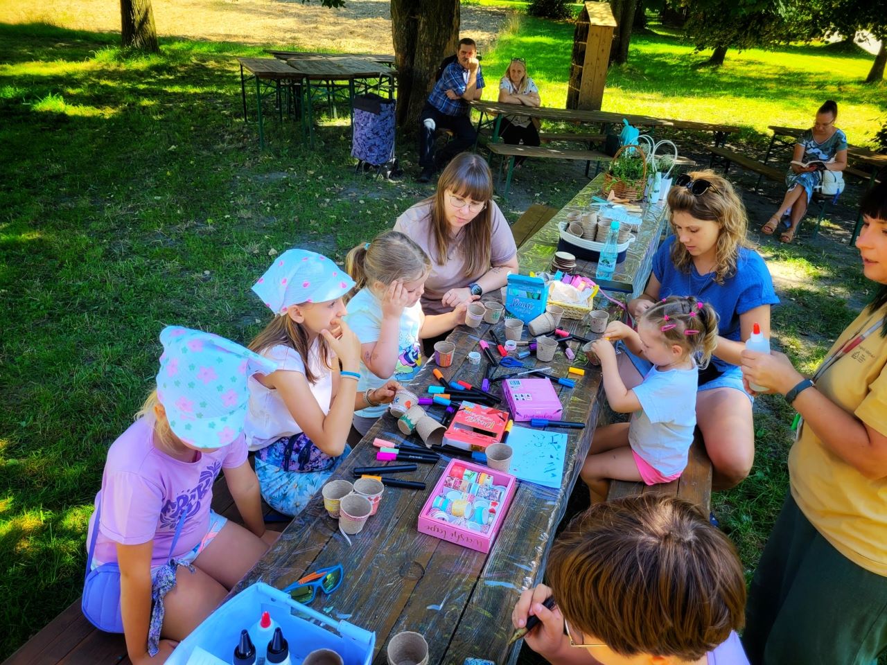 Etnowakacje w Chorzowie: dzieci sadziły zioła i tworzyły ekologiczne doniczki