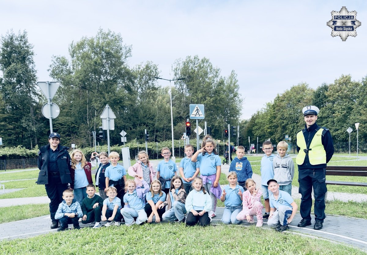 Bezpieczna droga do szkoły - Policjanci uczą dzieci zasad ruchu drogowego