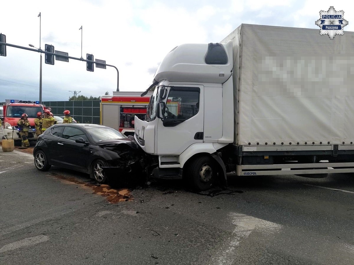 Zderzenie dwóch pojazdów w Pszczynie – apel o ostrożność na drodze