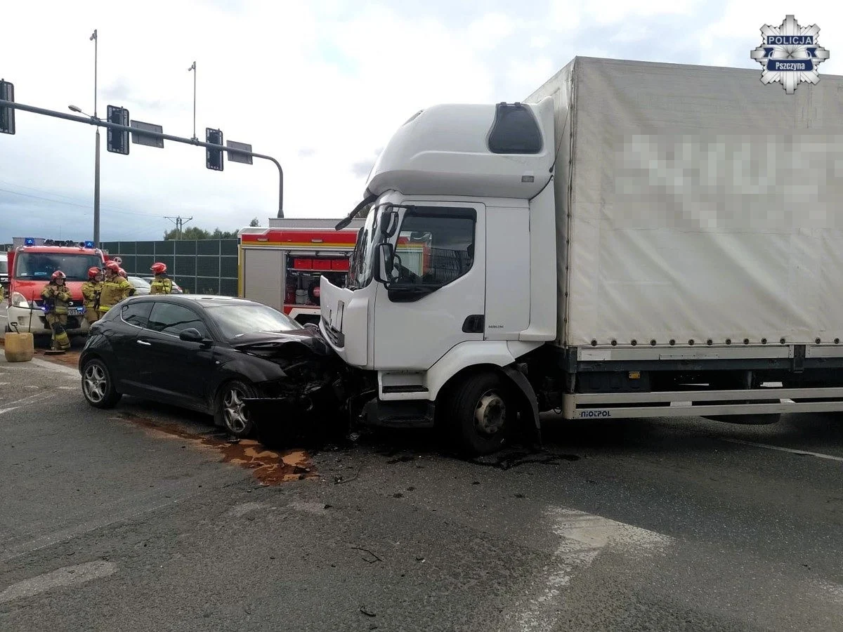 Zderzenie dwóch pojazdów w Pszczynie – apel o ostrożność na drodze