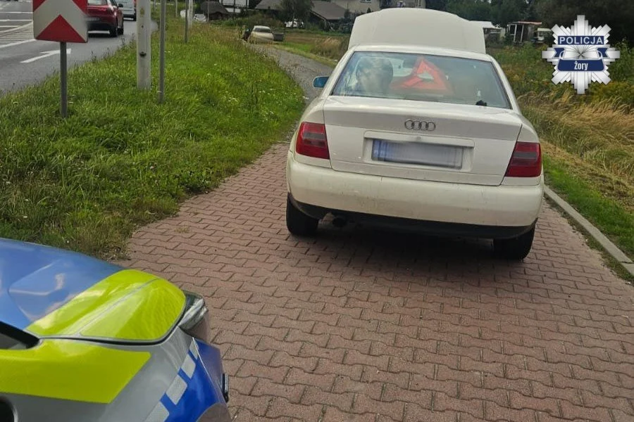Bez prawa jazdy, pod wpływem i w przywłaszczonym aucie – duet kierowców zatrzymany w Żorach