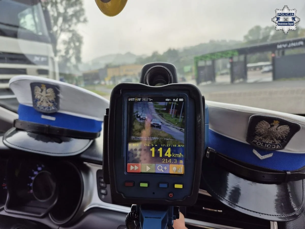 Policja zatrzymała prawo jazdy 56-latka za przekroczenie prędkości o 64 km/h