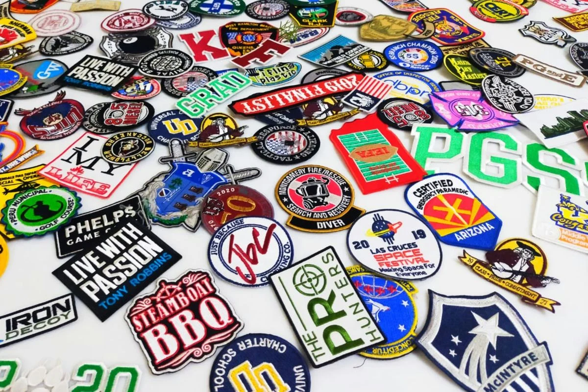 Dlaczego ludzie kolekcjonują rzeczy ze szkolnych lat? Powrót do przeszłości z sentymentem