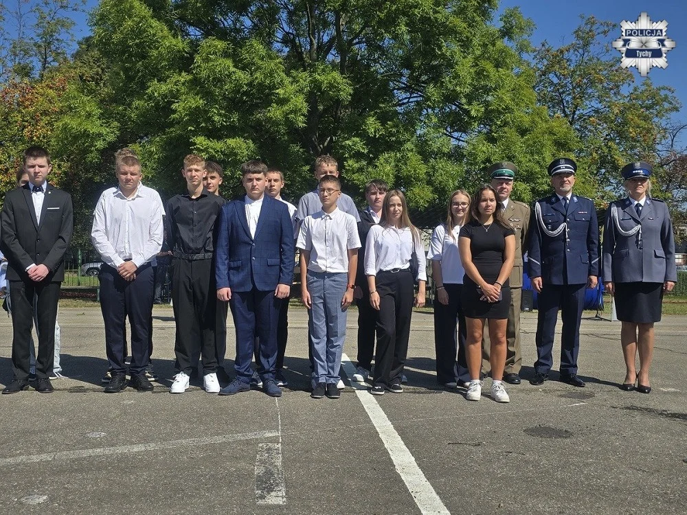 Mundurowe klasy w Tychach: Rok szkolny 2025/2026 rozpoczęty z wielką pompą!