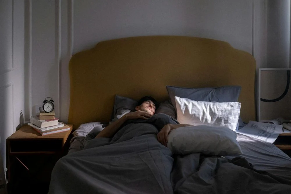 Kołdra obciążeniowa HuggyMoon – czy naturalna metoda może poprawić jakość snu?