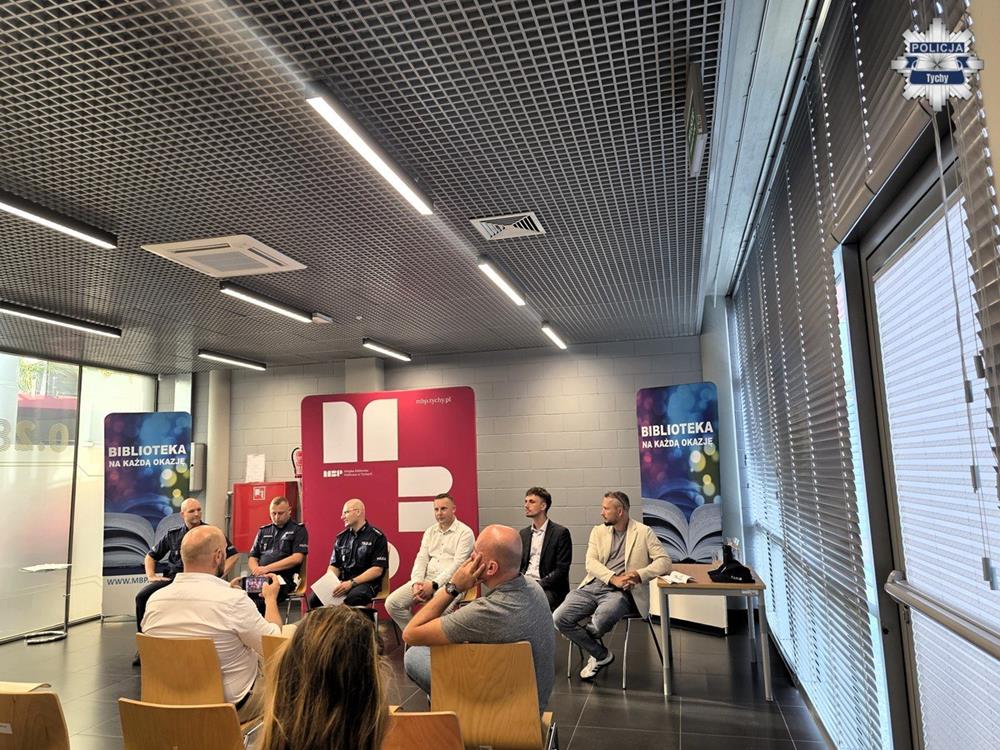 Debata o bezpieczeństwie w bibliotece / fot. KMP Tychy
