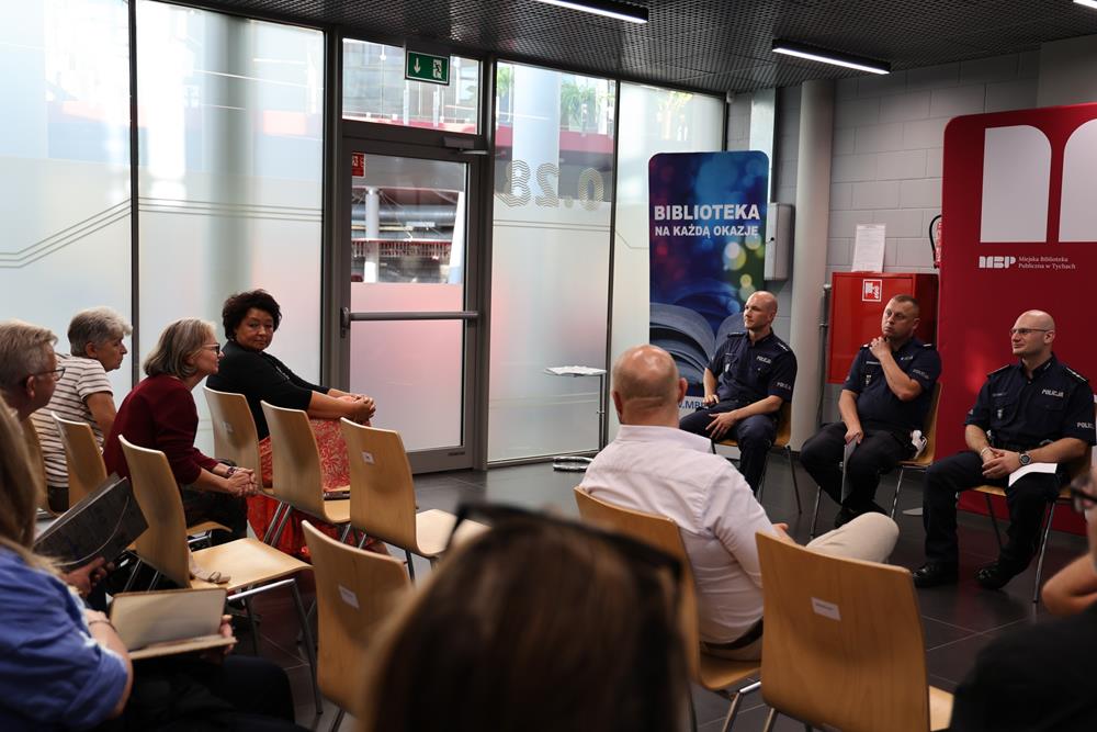 Debata o bezpieczeństwie w bibliotece / fot. MBP Tychy