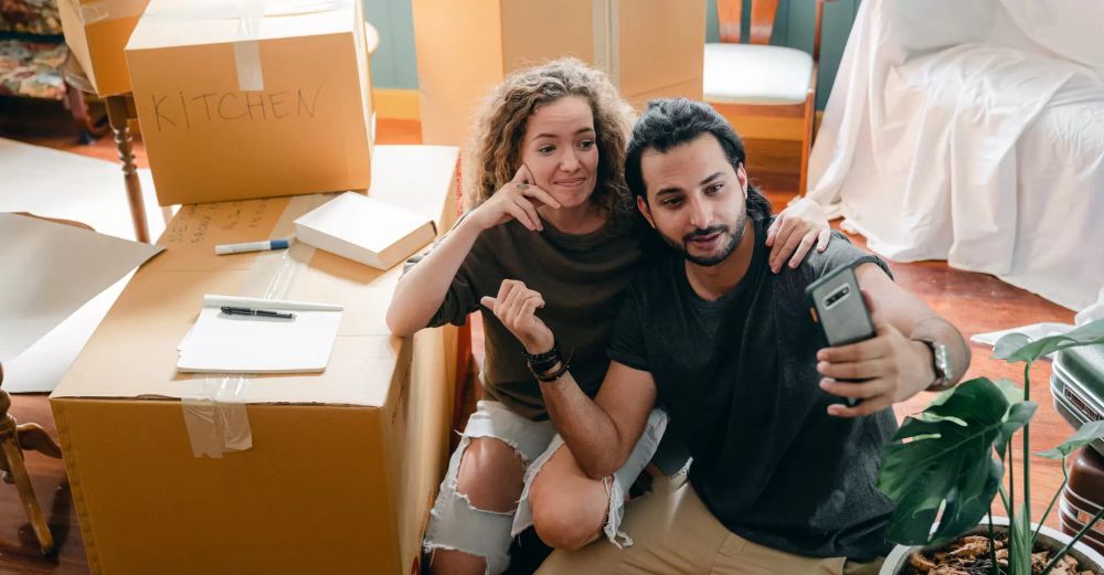 Przeprowadzka latem – jak uniknąć chaosu w sezonie urlopowym?