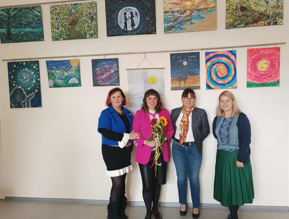 Finisaż wystawy "Mój wszechświat" Teresy Kopeć w Filii nr 11"