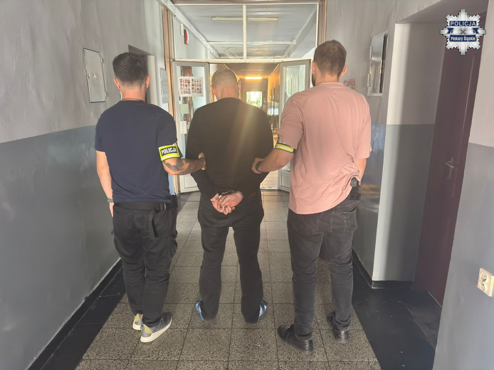 41-latek zatrzymany w Piekarach Śląskich z narkotykami i skradzioną tablicą rejestracyjną